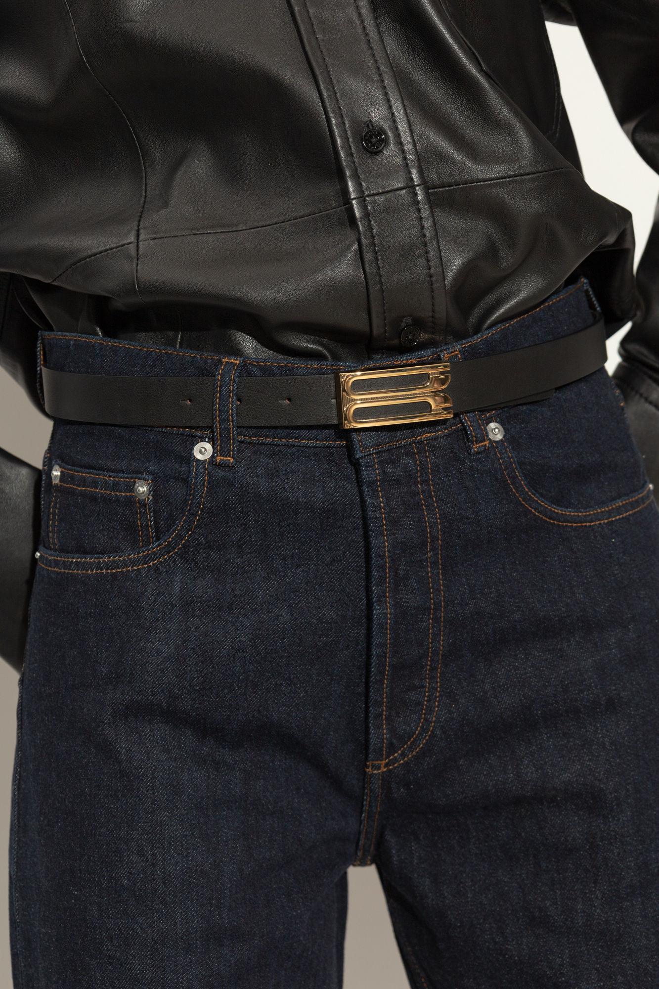 【VICTORIA BECKHAM】ロゴ入り レザー ベルト ブラック Logo leather belt in black - Victoria Beckham | Mytheresa